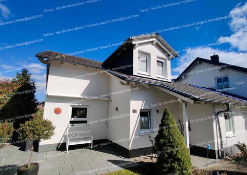 Foto - Modernes Einfamilienhaus (2x Terrassen, 2x Stellplätze, FBH, EBK)