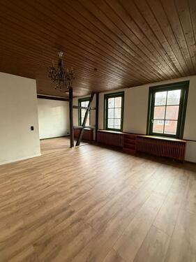 Foto - Schöne Altbauwohnung im Zentrum mit Parkplatz