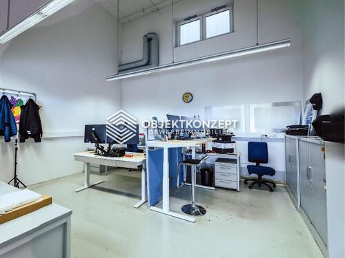 Foto - Neuwertige Werkstatt mit hochwertiger Ausstattung und ca. 200 m² umzäunter Freifläche