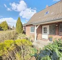 Ruhiges Wohnen: Doppelhaushälfte mit Garten und Carport, sofort bezugsfertig in Hemmoor-Basbeck!