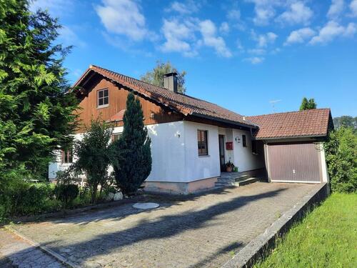 Foto - Einfamilienhaus mit großem Garten – Wohnen auf einer Ebene