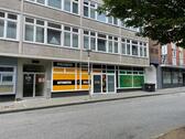 Foto - Schönes Ladengeschäft mit großer Fensterfront in der Kieler Altstadt