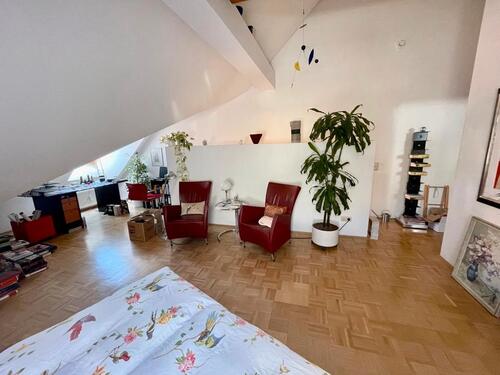 Foto - Außergewöhnliche Maisonette-Wohnung mit Balkon und TG-Stellplatz nahe der Löwenbrücke.