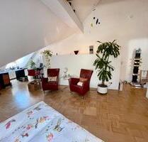 Außergewöhnliche Maisonette-Wohnung mit Balkon und TG-Stellplatz nahe der Löwenbrücke. - Würzburg Steinbachtal