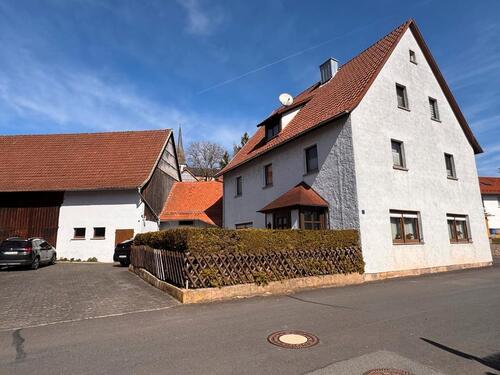 Foto - Großzügiges Wohnhaus mit Scheune, Stall, Garage & Hof