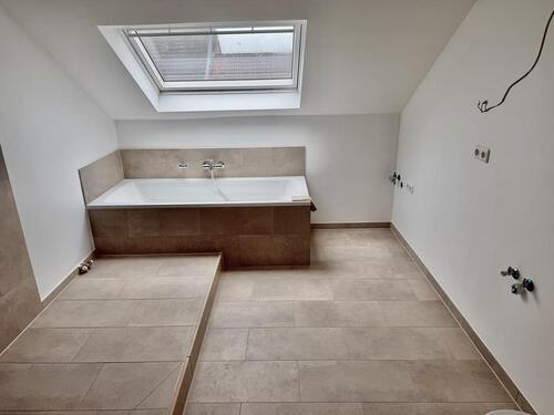 Foto - 4 Zimmer Dachgeschoßwohnung zur Miete in Köln