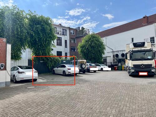 Foto - SICHERER PARKPLATZ STELLPLATZ MITTEN IM VIERTEL ab August 2025