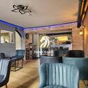 Foto - Restaurant mit Shisha-Bar, große Außenterrasse mit Bestuhlung im Garten