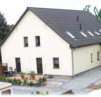 2-Zimmer-Wohnung mit EBK, Carport & Vierkanthof-Idylle | ca. 50qm - Steinhöfel