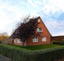 3 Zi. DG-Wohnung 65 m², Balkon, Garten, Stellplatz – Ostseenähe - Schönberg (Holstein)