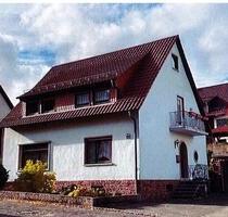Freistehende Zweifamilienhaus mit Doppelgarage in Landstuhl