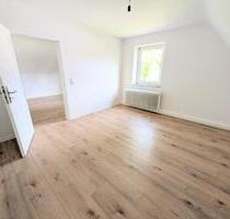 **Frisch renoviert: +neuer Laminat +weiße Wände +neues Tageslichtbad +gemütlich** - Marl Alt-Marl