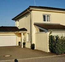 Traumhaftes zukunftsorientiertes Einfamilienhaus (KfW 43) - Niederaichbach