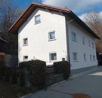 Zweifamilienhaus mit Garten, Terrasse & Carport in Regen