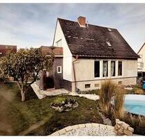 + + EINFAMILIENHAUS + WEIDENGRUND IN SCHMÖLLN + RUHIGE LAGE + +