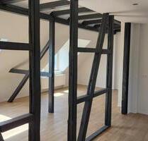 Wunderschöne Dachgeschoß 3 Raumwohnung, großzügig geschnitten - Zeitz