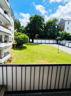 Foto - Erste Etage mit Balkon und Küche !