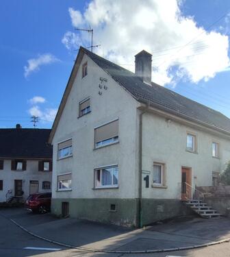 Foto - Landwirtschaftliches Wohnhaus mit Stall und Scheune
