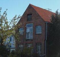 Townhouse-Paket: 2 Reihenhäuser + alte Tischlerei + Gartenland - Parchim