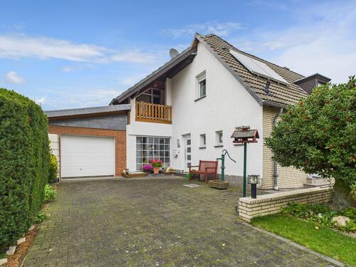 Foto - Großzügiges, Wohnhaus mit weitläufigem Grundstück in idyllischer und ruhiger Wohnlage von Füssenich.