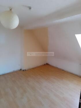 Foto - Lichtdurchflutete großzügige Dachgeschosswohnung im Herzen von Hof zu vermieten.