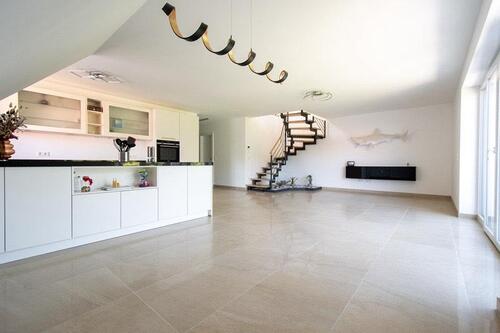 Foto - Neuwertige 4,5-ZKB-Maisonette-Wohnung mit Stellplatz und Garage