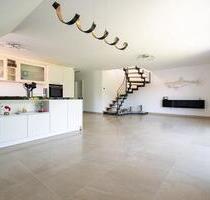 Neuwertige 4,5-ZKB-Maisonette-Wohnung mit Stellplatz und Garage - Annweiler am Trifels