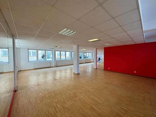 Foto - Räumlichkeiten zu vermieten - 1.560,00&nbsp;EUR Kaltmiete, ca.&nbsp; 180,00&nbsp;m&sup2;