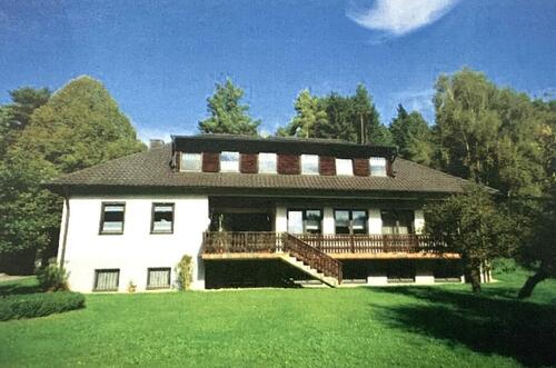 Foto - Großes Wohnhaus, 3Garagen und Nebengebäuden auf 40000m2 Grund