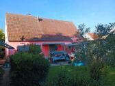 Foto - Freistehendes Einfamilienhaus mit großzügigen Garten