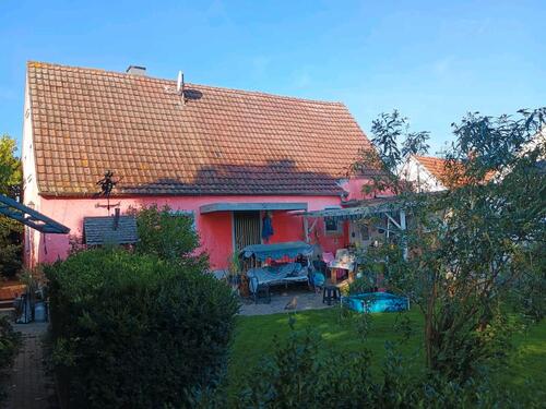 Foto - Freistehendes Einfamilienhaus mit großzügigen Garten