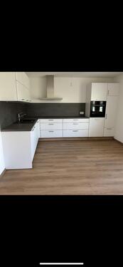 Foto - Bezug nach Kernsanierung mit Einbauküche, Terrasse und Garten