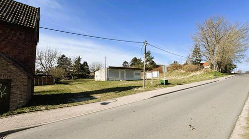 Foto - Großes Grundstück mit Bestandsgebäude