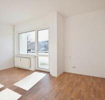 Balkon Blick ins Grüne - 439,00&nbsp;EUR Kaltmiete, ca.&nbsp; 68,06&nbsp;m&sup2; in Chemnitz (PLZ: 09126) Bernsdorf
