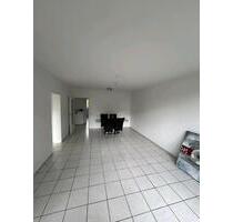 3-Zi-Wohnung mit EBK, Bad, Balkon & Waschmaschine in Moers-Vinn