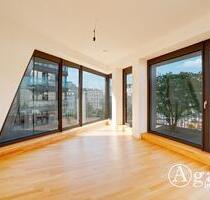 Highlight-Wohnung mit 4 Zimmern, ca. 120m², EBK und umlaufendem Balkon mit Panoramablick in Berlin-Mitte!