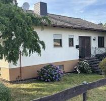 Freistehendes Einfamilienhaus mit Garten, Vollkeller & Garage - Felsberg