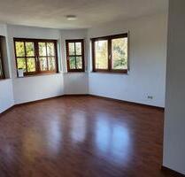 Helle gepflegte 2-Zimmer-Wohnung mit kleinem Balkon und Einbauküc - Filderstadt