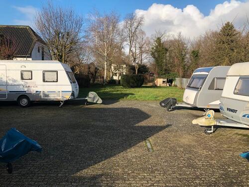 Foto - Stellplatz PKW, Wohnwagen, Wohnmobil im Zentrum Bedburg