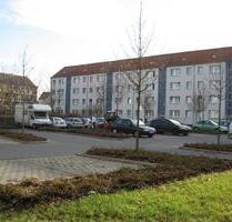 Familienfreundliches Wohnen im Siedlungsviertel mit Badewanne und Balkon- Taborer Straße 38 - Naumburg (Saale)