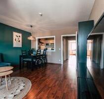 Dachgeschoss, Helle möblierte 2-Zimmer Wohnung in Leipzig Zentrum