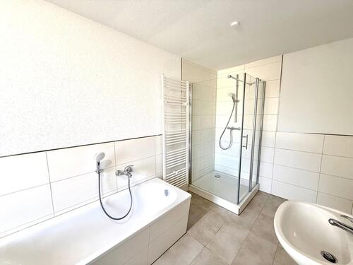 Foto - 100 m² Wohlfühlwohnung – neues Bad, neue Küche & großer Balkon