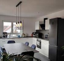 Neuwertige 3-Zimmer-Wohnung (84 m²) mit Aufzug, Balkon– Karlshuld