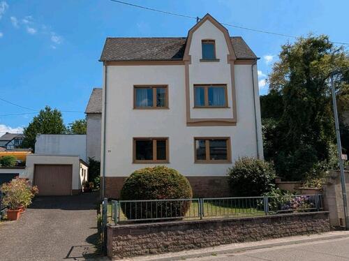 Foto - Einfamilienhaus mit Garten und Garage zu einem attraktiven Preis