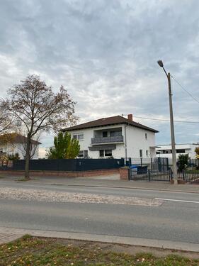 Foto - 3.Zimmer-Wohnung im OG - 1.200,00&nbsp;EUR Kaltmiete, ca.&nbsp; 125,00&nbsp;m&sup2;