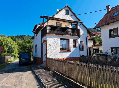 Foto - Einfamilienhaus mit NebengebäudeGarage