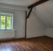Charmante Dachgeschosswohnung, 3 Zimmer (Altbau) - Laberweinting