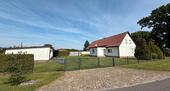 Foto - Gepflegtes Einfamilienhaus mit großem Garten, Pool und Garagen