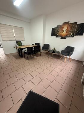 Foto - Ladenlokal mit Inventar abzugeben – Zentrale Lage!