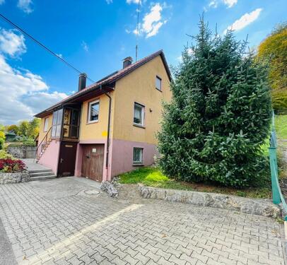 Foto - Familien-Haus Garage Gartenhaus Carport Stellplätze Garten